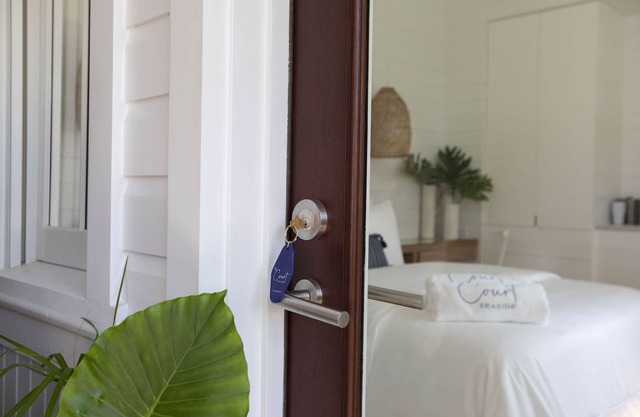 Boutique Hotel in Seaside, Florida! Steps to Beach & Downtown! 2 Bikes