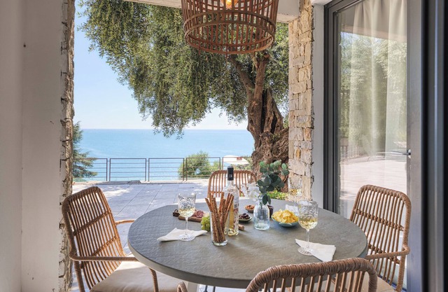 Boutique Pool Apt. Balzi Rossi - Roma 3, Ventimiglia, Italy