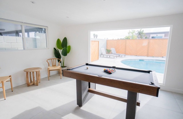 Boutique Pool House, Billiards, arcade, 14mi to Disneyland