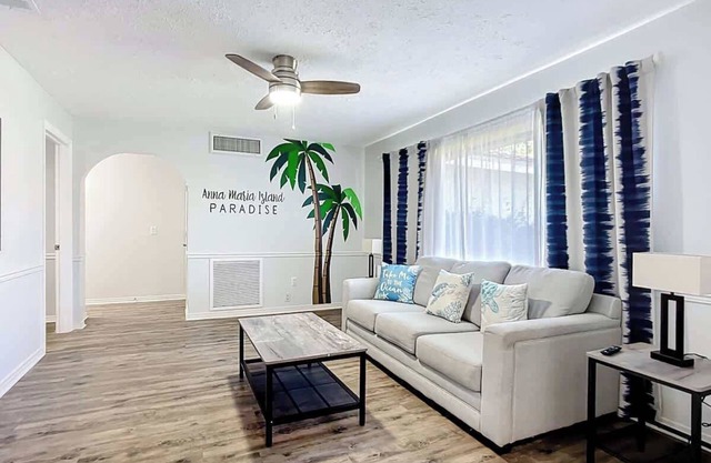 Bradenton Retreat: 4BR/2BA w/Pool & Mini Golf