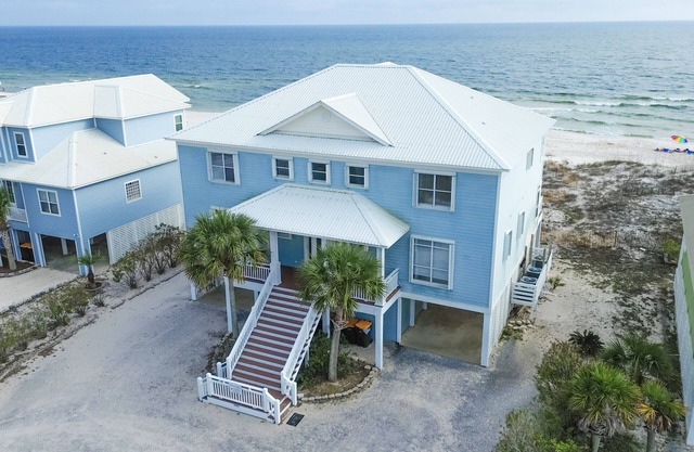 Brainstopper- Large Beachfront Home with Elevator
