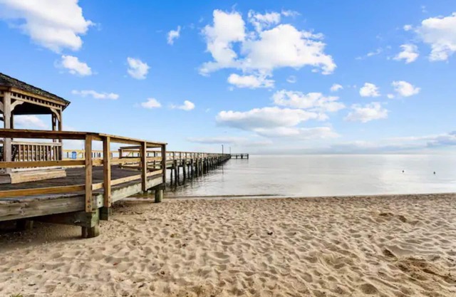 Brand New 2 Bedroom Cottage, 1 Block From Beach