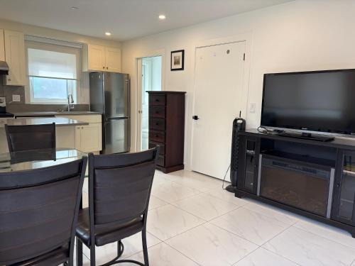 Brand New 2bedroom Suite with Parking