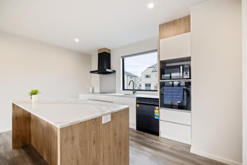 Brand New 3BR with garage - Your Base to Explore the CBD
