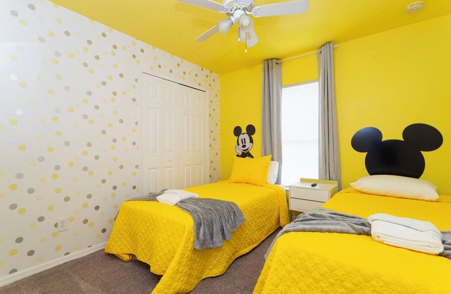 Brand New 4BR Home w/ Mickey & Frozen Rooms – 10min to Disney!