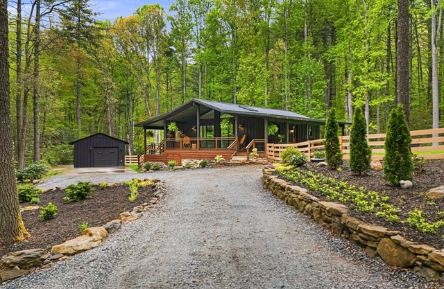 BRAND NEW: Beautiful Cashiers Home In the Woods