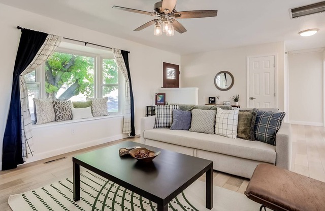 Brand New Beautiful Home Near Red Rocks and Denver