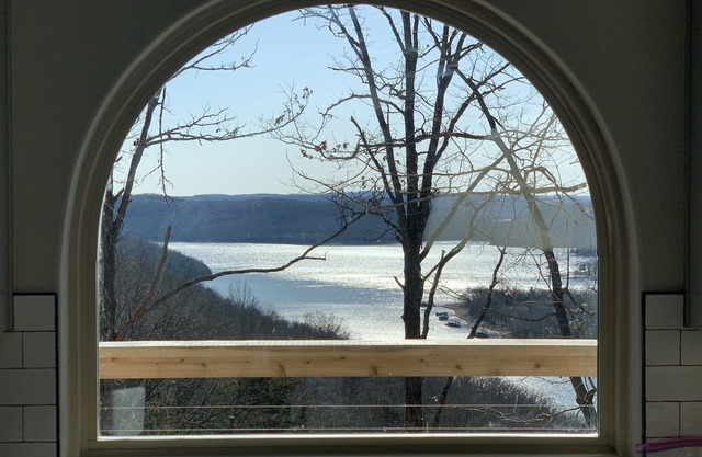 Brand new chalet (cabin) on Beaver Lake in the Ozark Mountains!.