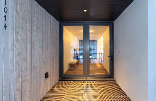 Brand New Mountain Luxury! Amazing Views, Ski In/Ski Out, Sleeps 10