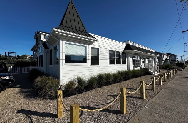 Brand new! Ocean block, heart of Surf City. Off season rates!