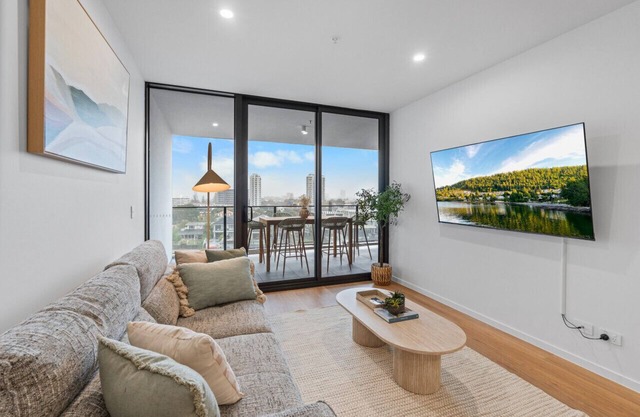Brand New Riverview 2BR King Bed *Parking/Pool/GYM