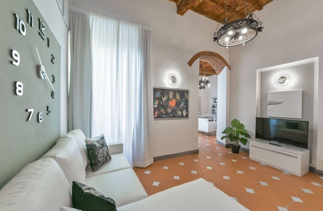 Brand New Stylish and Spacious 3 BR 3 BTH Apt w/made in Italy Furniture