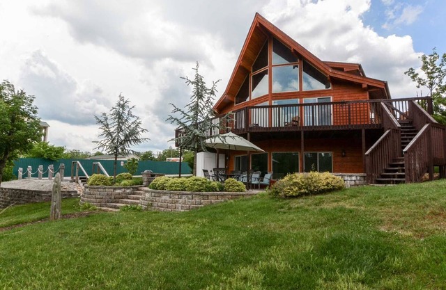 Branson Cabin on Table Rock Lake and in the City Limits! | 54