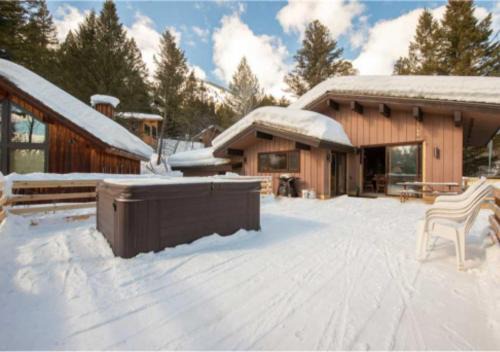 Bray House - Ski-in Ski-out family home