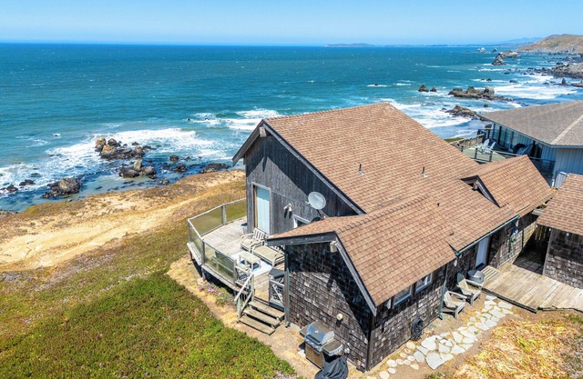 BreakingWaves~The Ocean is your Backyard!Let the Waves Lull you to Sleep.WIFI