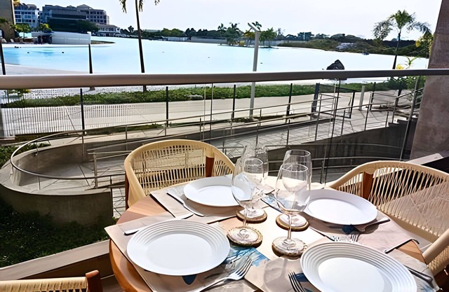 Breathtaking view and king bed in Baia Kristal