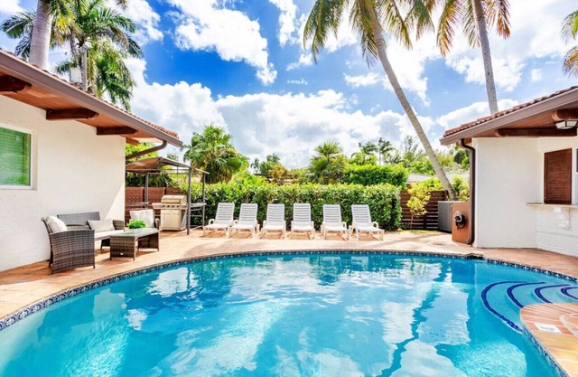 Breathtaking 5BR/3BA Villa near Hollywood Beach