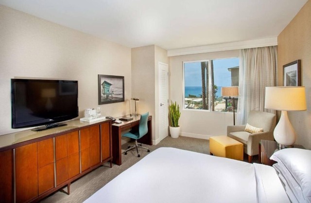 Breathtaking Coastal Views! Pet-friendly, Onsite Swimming Pool and Parking!