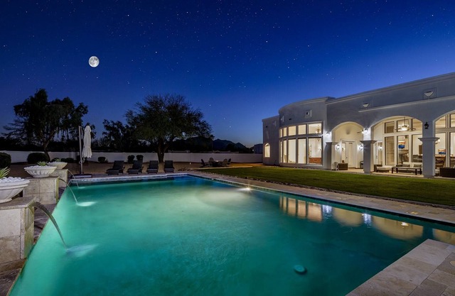 Breathtaking Paradise Valley Estate - Sleeps 10 - Pool -Chef's Kitchen - Theater