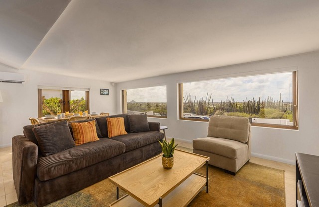 Breathtaking Views 2BR3BA Private Pool Large Space