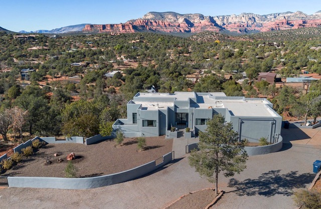 Breathtaking Views, High End Spacious Home In A Peaceful Location!