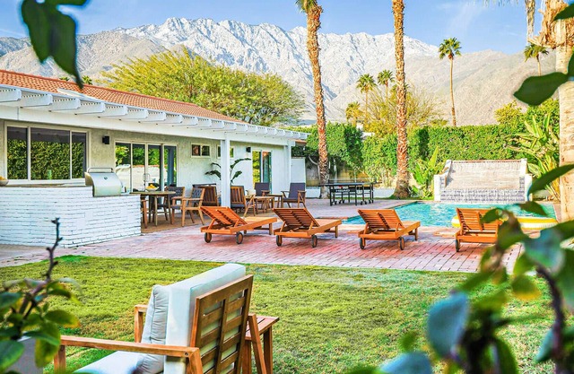 Breathtaking views w/ pool and game room