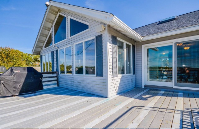 Breathtaking waterfront sunsets, 100% privacy and seclusion, kayak and swim