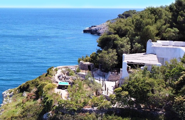 Breathtaking whirlpool villa&office w/sea access