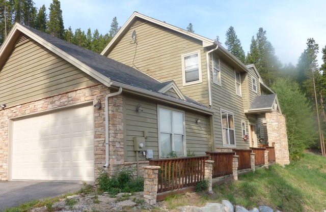 Breckenridge Retreat, quiet, pet friendly, beautiful views, gourmet kitchen