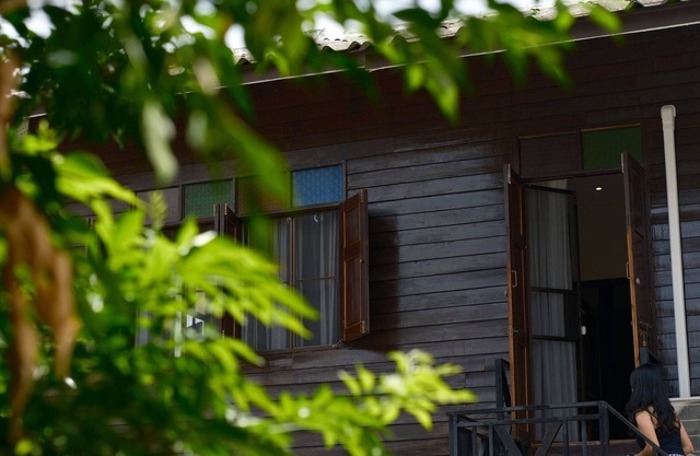 Breeze Through · Chill in the Wooden House