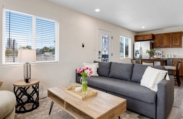 Bridge/Pool, Spa/Min to Downtown/Freeways/Beaches