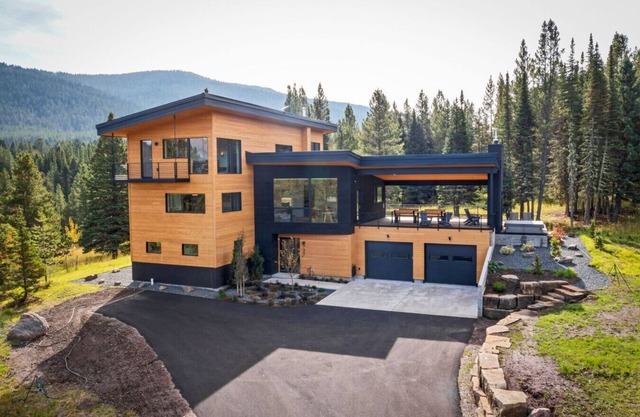 Bridger Canyon Passive Haus | 4BR/4.5BA Mtn Retreat w/Tub