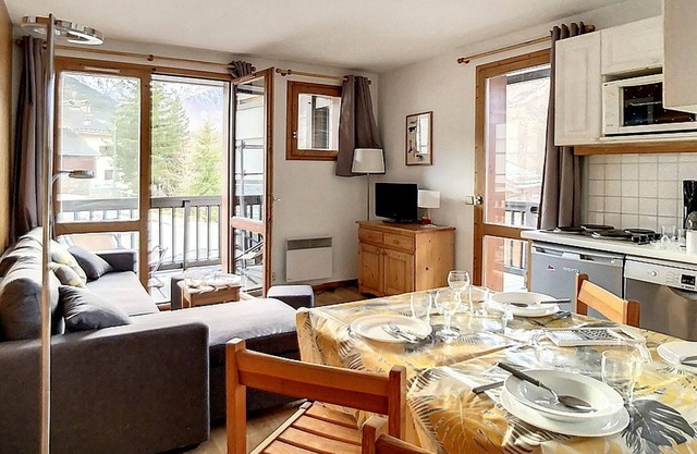 Bright Apartment · Ski-In/Ski-Out · Balcony · Parking Included