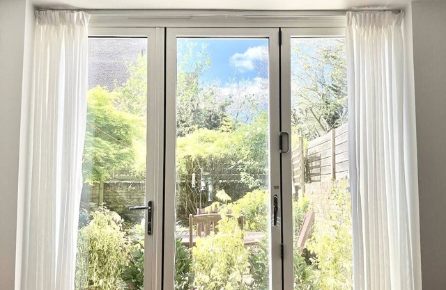 Bright 1BR Flat w/Patio in Islington, Angel