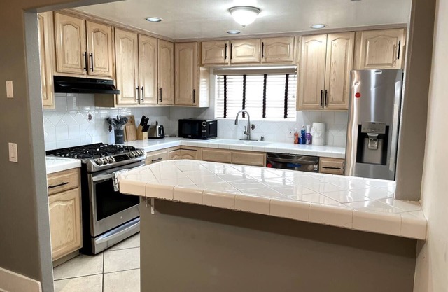 Bright 2 Bedroom Home near Crenshaw