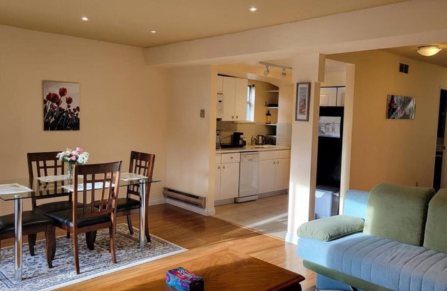 Bright 2 BR, Great Location