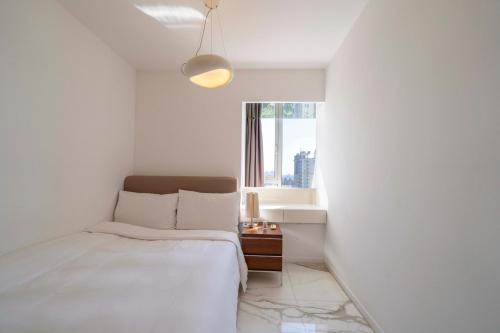 Bright 2BR 1 Living Room Suite Steps from Xujiahui Metro