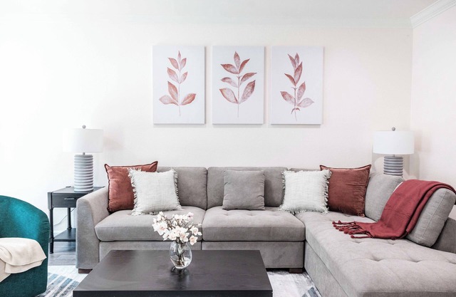 Bright 3 BR Home, Master Suite, Pool