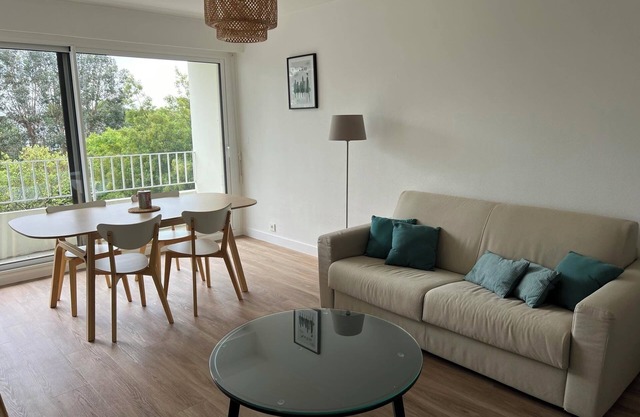 Bright 71 M2 2-bedroom apartment near the port of Vannes