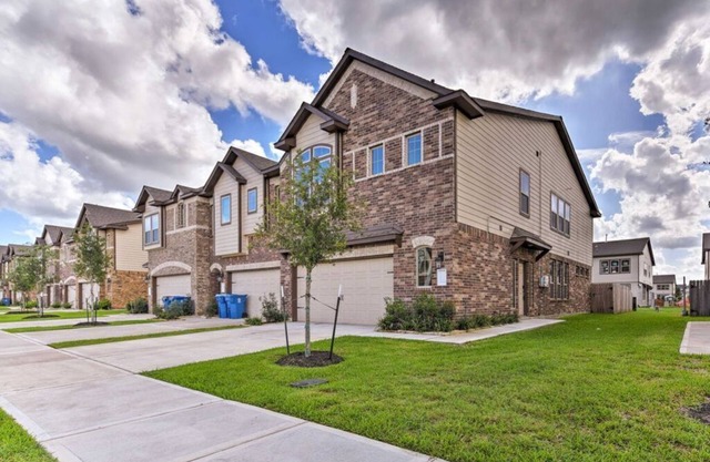 Bright & Airy 3BR Home Near OakBend Med Center - Perfect for Families & Nurses