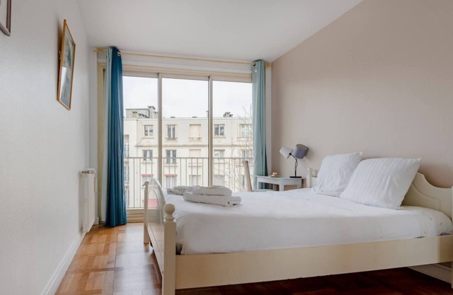 Bright and quiet apartment near Porte de Saint Cloud
