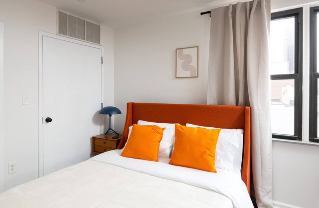 Bright and Renovated Cozy Studio Downtown Brooklyn w/ Elevator