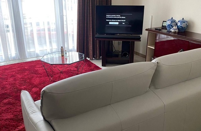 Bright and spacious 2-bedroom apartment with partial sea view max 6 persons