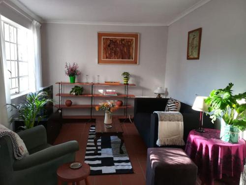 Bright and sunny private self-catering cottage