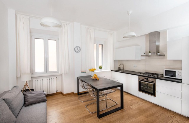 Bright and welcoming two bedrooms apartment a stone's throw from the Colosseum