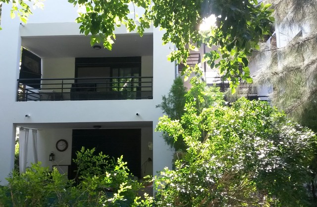 Bright apartment 80 meters from the lagoon, with large covered terrace