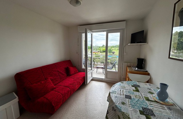 Bright apartment with Wi-Fi 150m from Spa