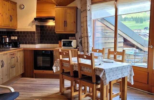 Bright apartment with terrace, parking and WiFi in Les Gets