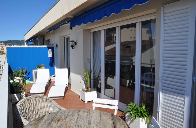 Bright Cannes F3 at 5mn beach 2 mn shops garage appt 2 ch 1 Sdb 4 pers 76m2