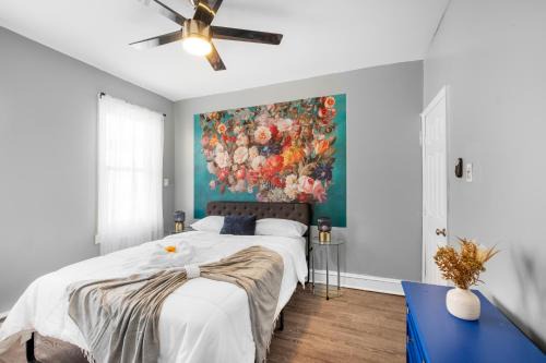 Bright Corner Flat Near Transit And Trails